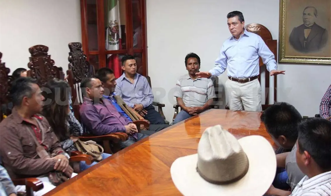 Se reúne Rutilio Escandón con campesinos de Bochil