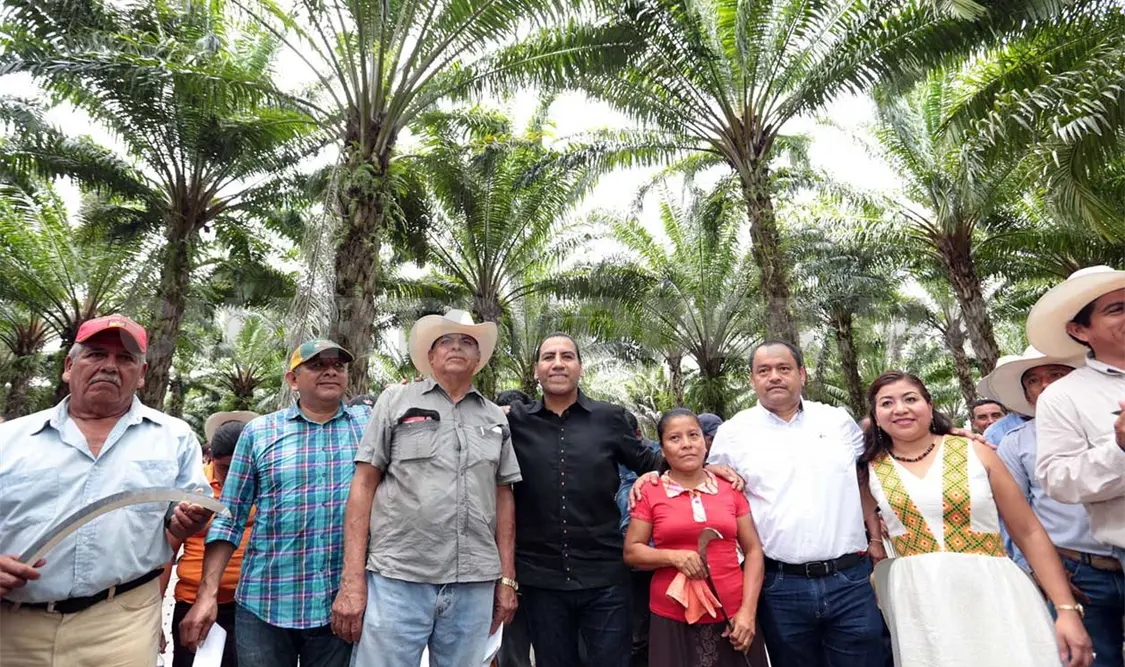 Eduardo Ramírez Aguilar cumple a palmicultores