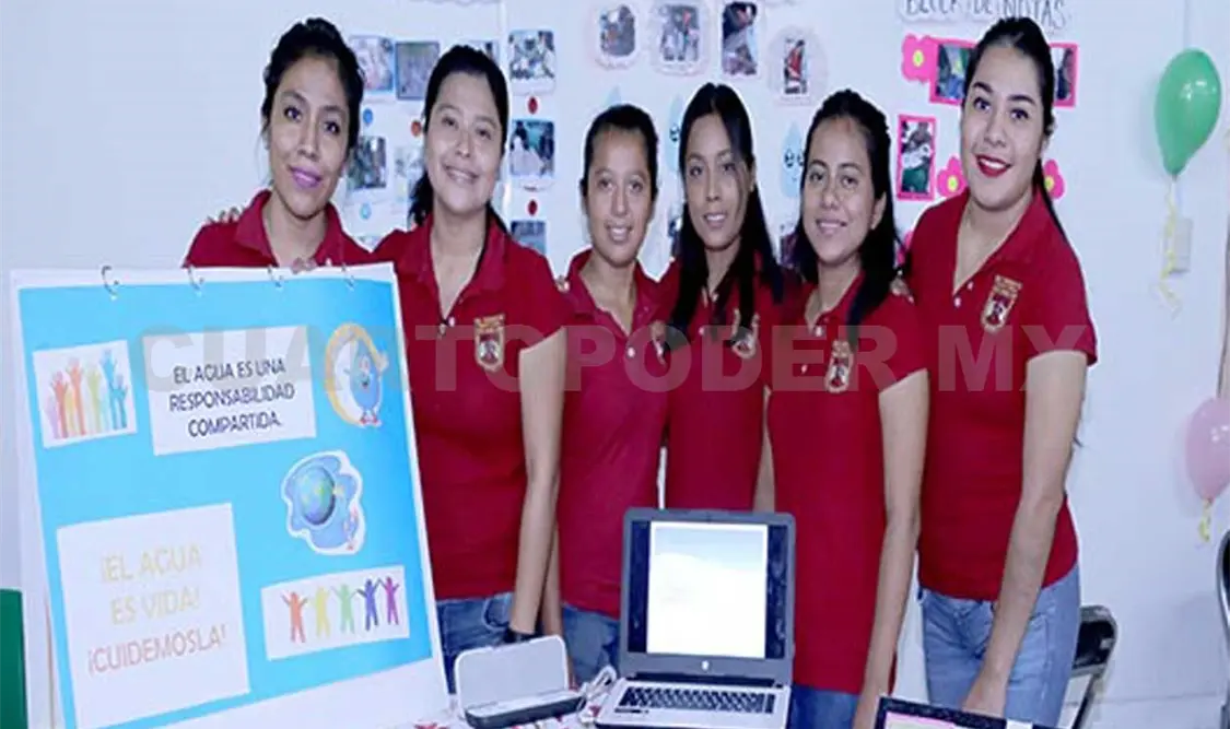 Inauguran exposición en Escuela de Trabajo Social
