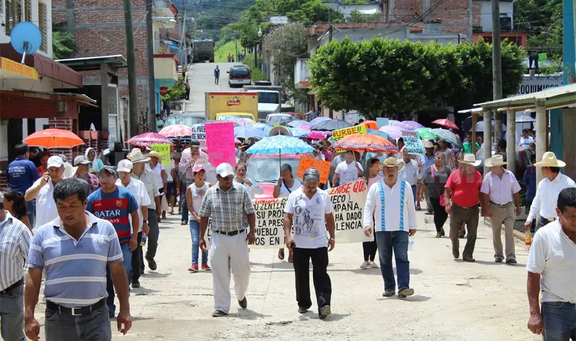 Habitantes muestran abandono de alcaldía