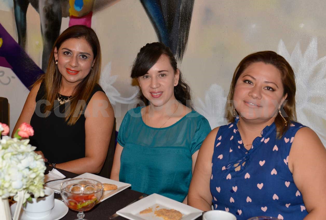 Amigos celebran un año más de Nadia