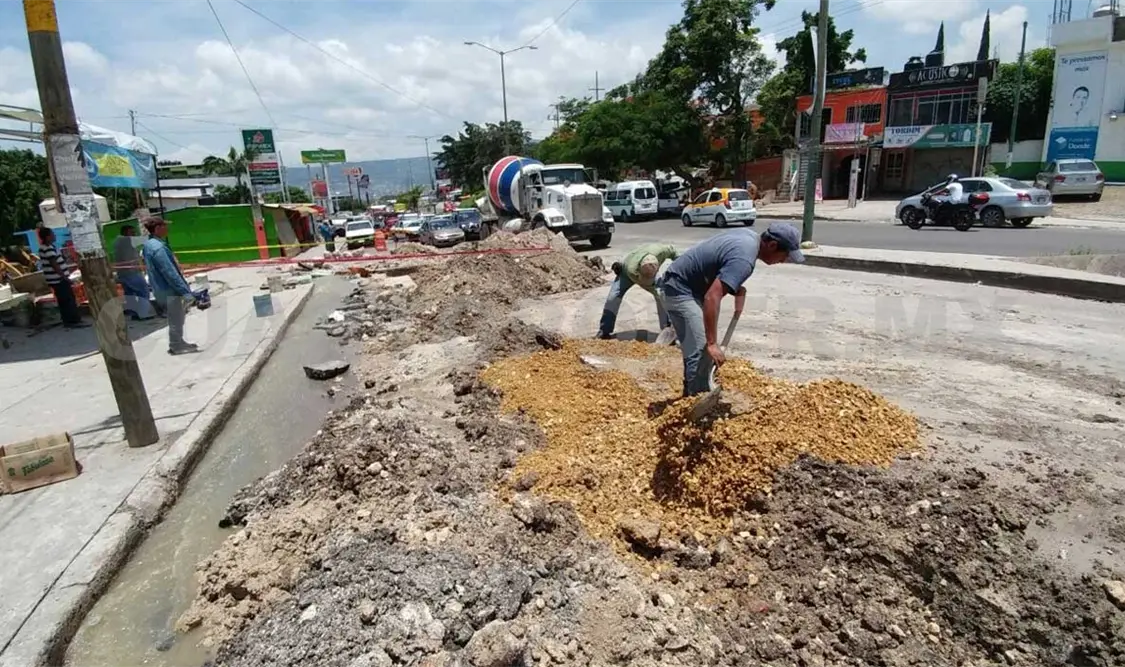 Realiza SMAPA trabajos en Calzada al Sumidero