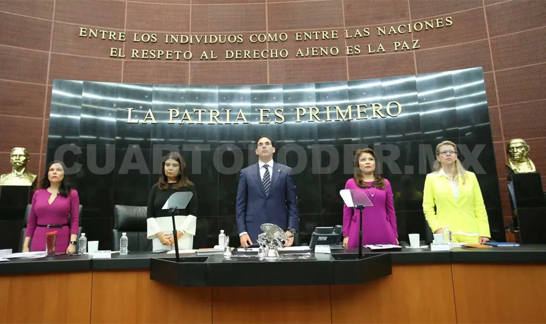 Guardan minuto de silencio por Cuevas