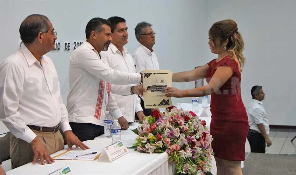 Celebra Cobach ceremonias de graduación