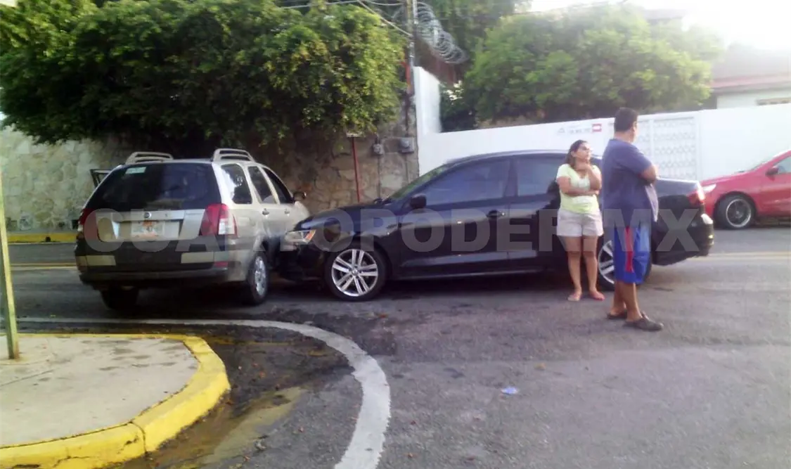Choque frente a Casa de Gobierno