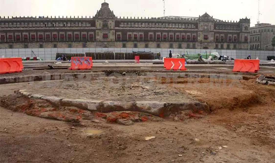 Los trabajos de rehabilitación continúan en el Zócalo de México. Cortesía