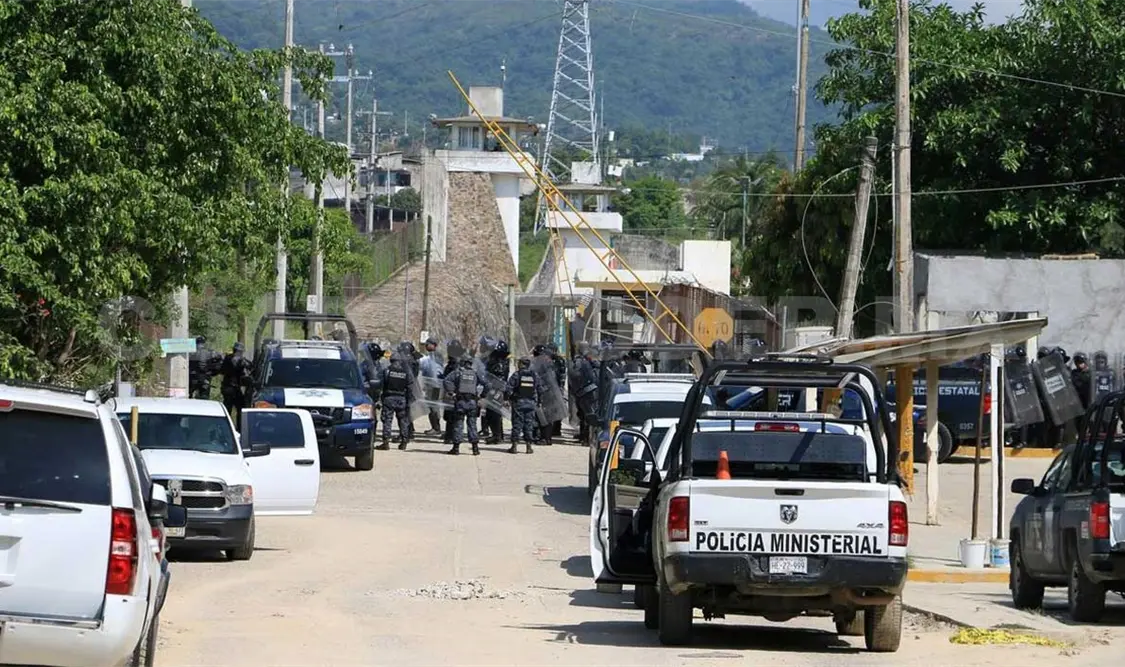 Investigan a personal de penal