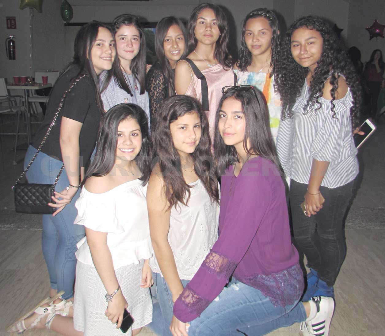 Amigos celebran fin de curso