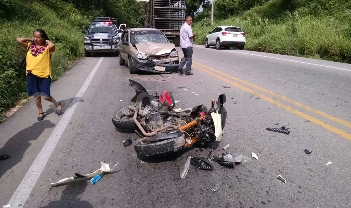 Motociclista herido en choque frontal