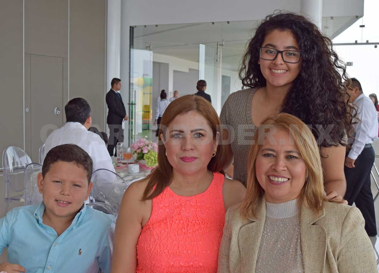 María recibió la primera comunión