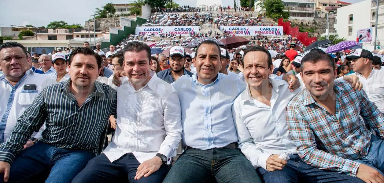 Ciudadanos se encuentran en un domingo familiar