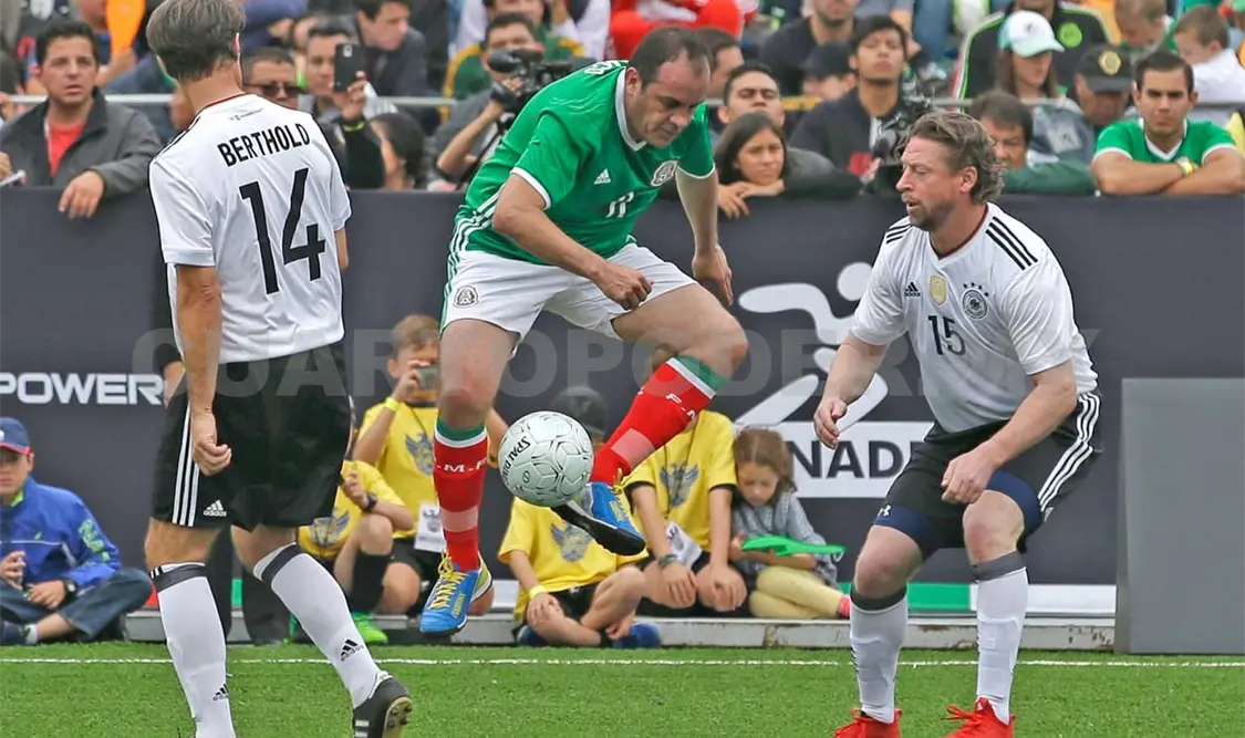 “Tri” de leyendas vence 2-0 al cuadro germano