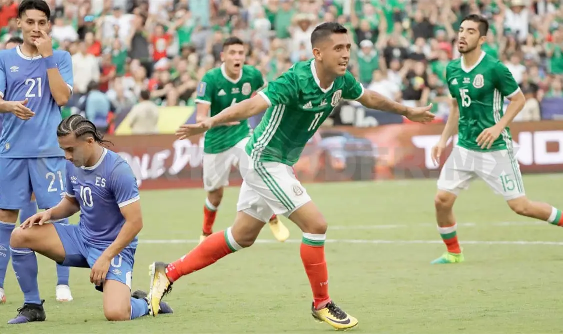 México debuta con triunfo sobre El Salvador