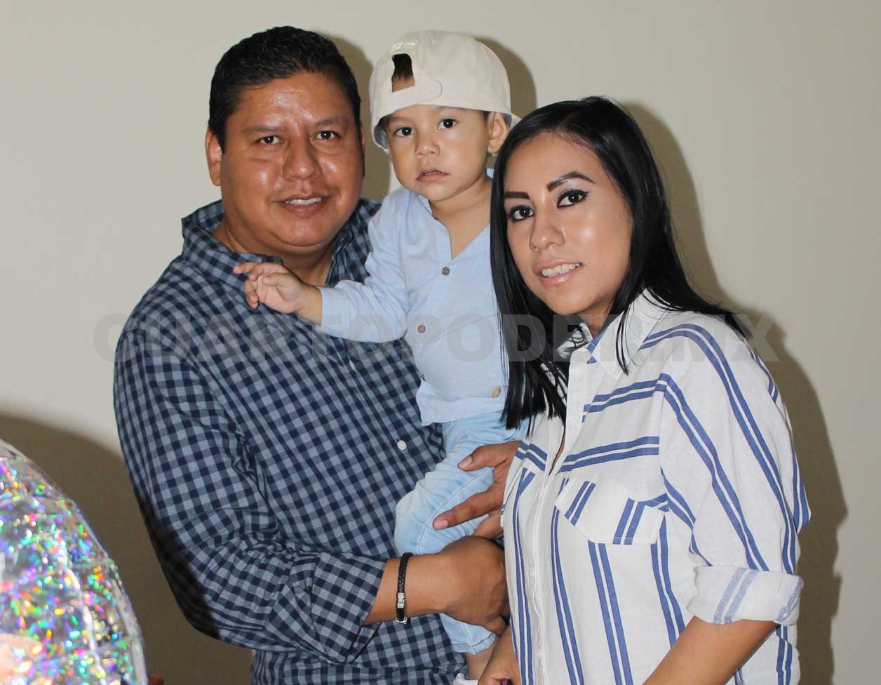 Dos velitas apagó Mateo