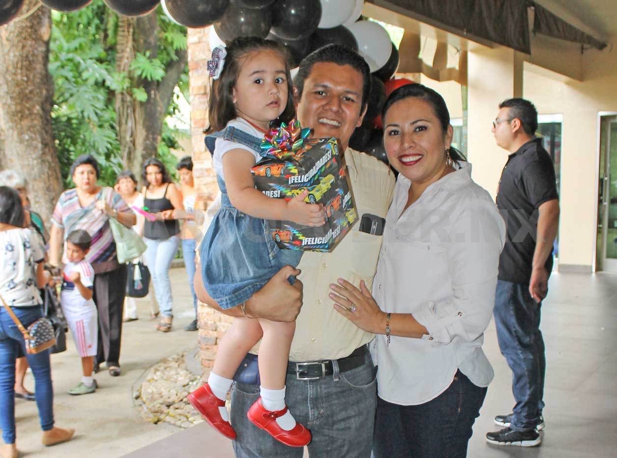 Dos velitas apagó Mateo