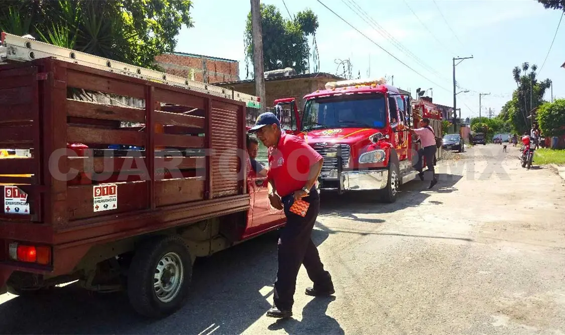 Reconocen a bomberos por auxiliar a la población