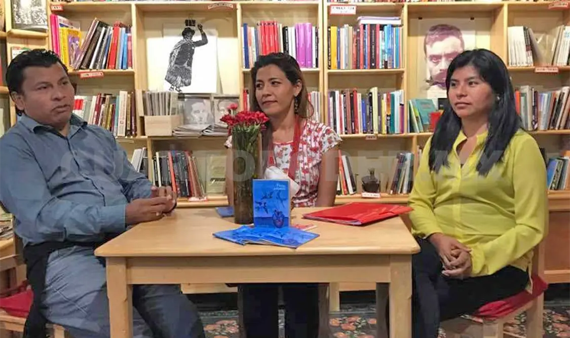 En la presentación del poemario. Cortesía
