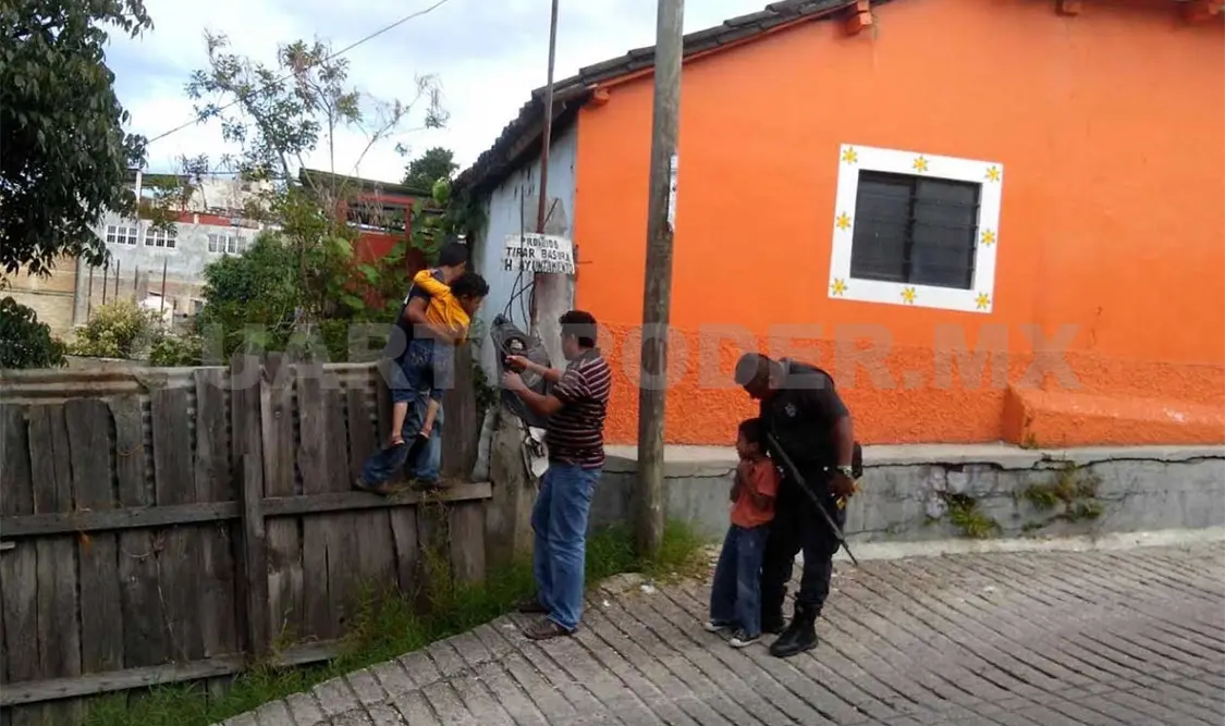 Rescatan a dos menores de un domicilio