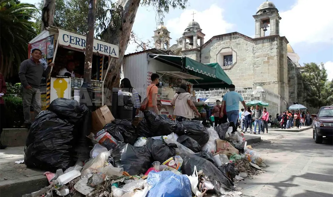 Oaxaca cumple 10 días con basura en las calles