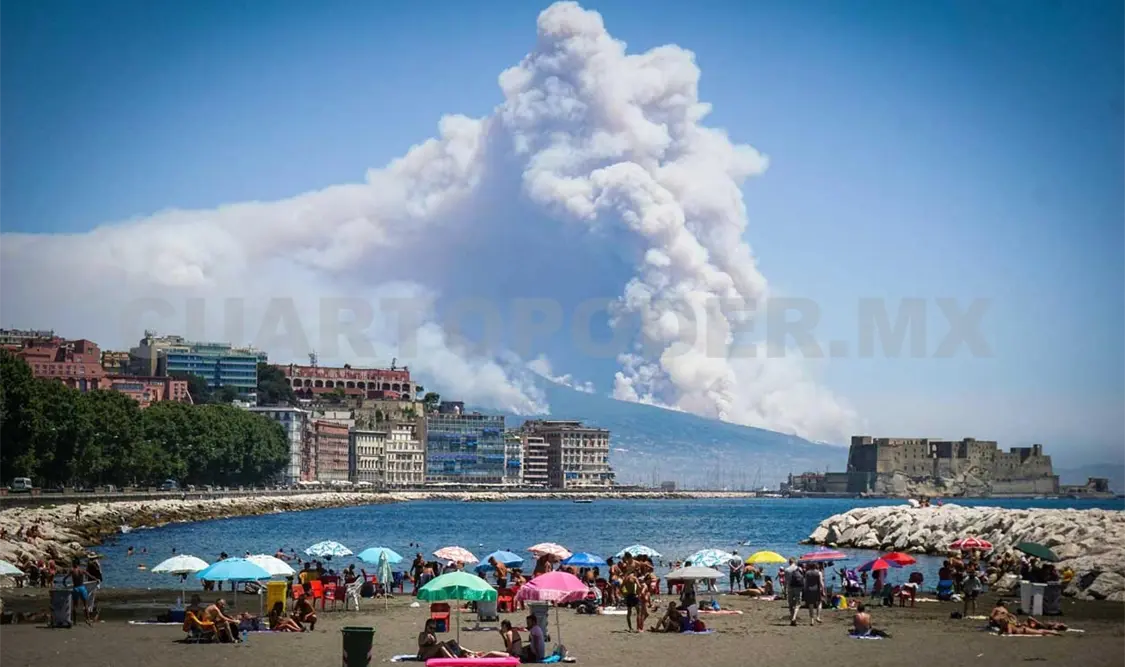 Desalojan a decenas de personas por incendios