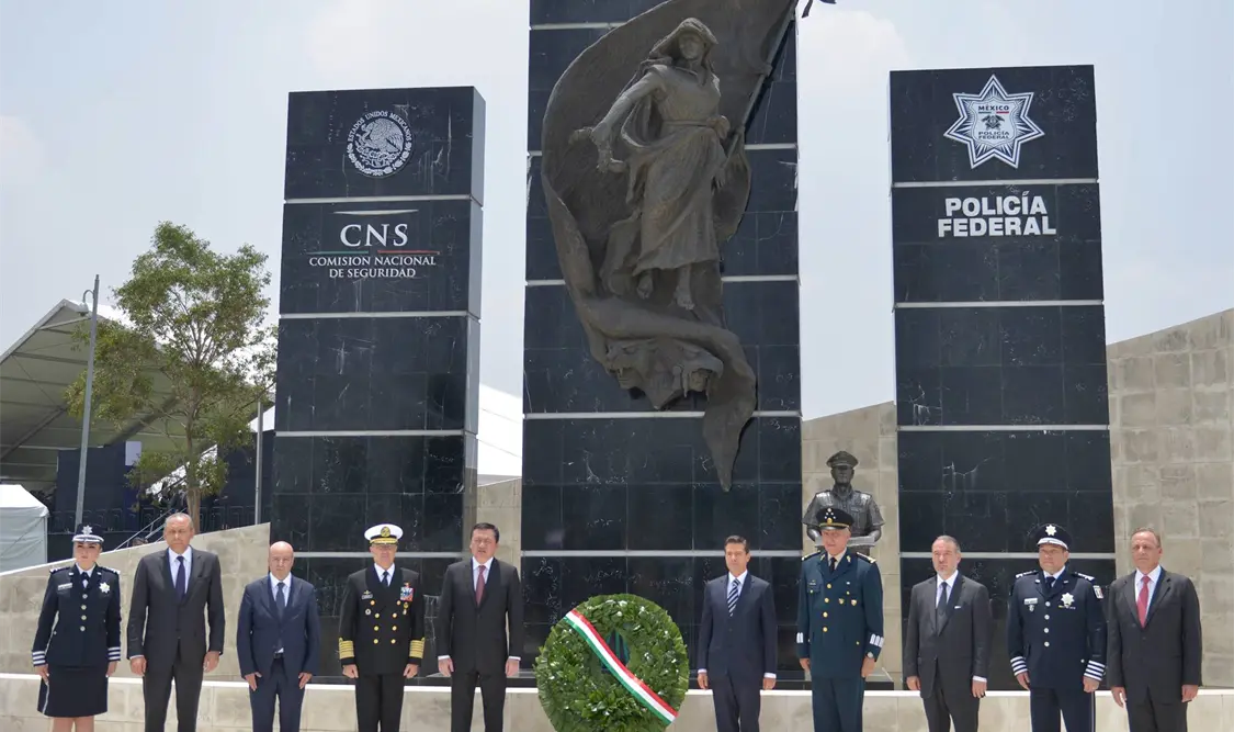 Peña Nieto propone sanciones más severas para delitos cometidos contra policías