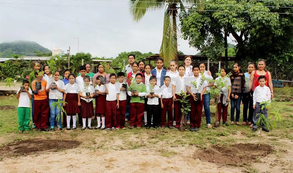 Siembran mil 500 árboles en celebración