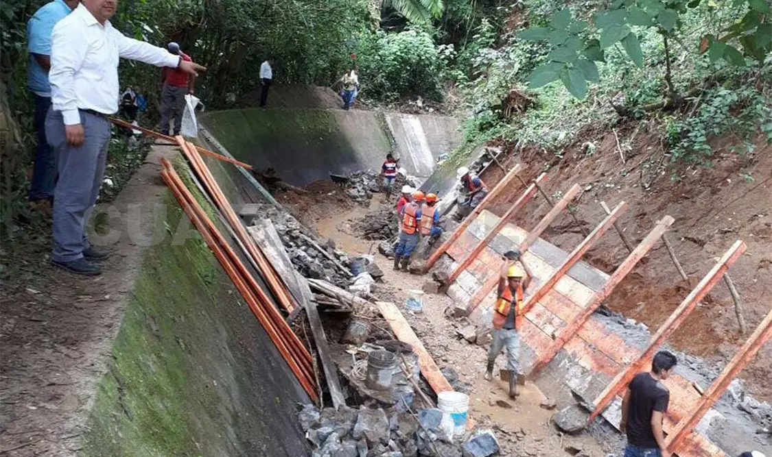 Avanza reparación de canal colapsado