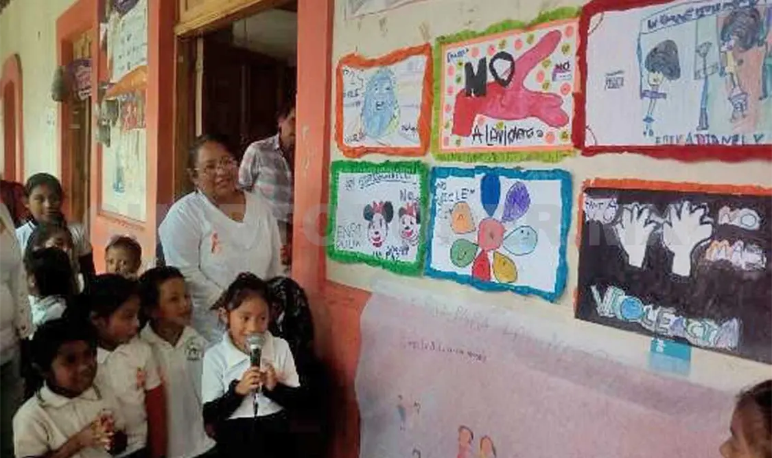Exponen mensajes de no violencia hechos por niños