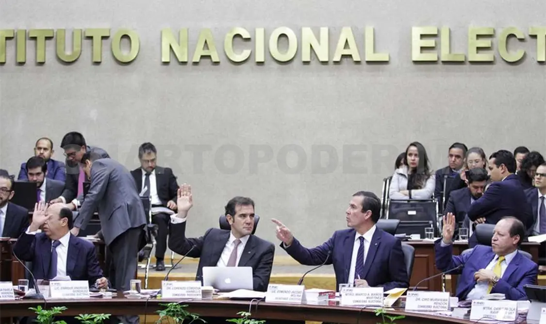 Sancionan a coalición por entregar tarjetas