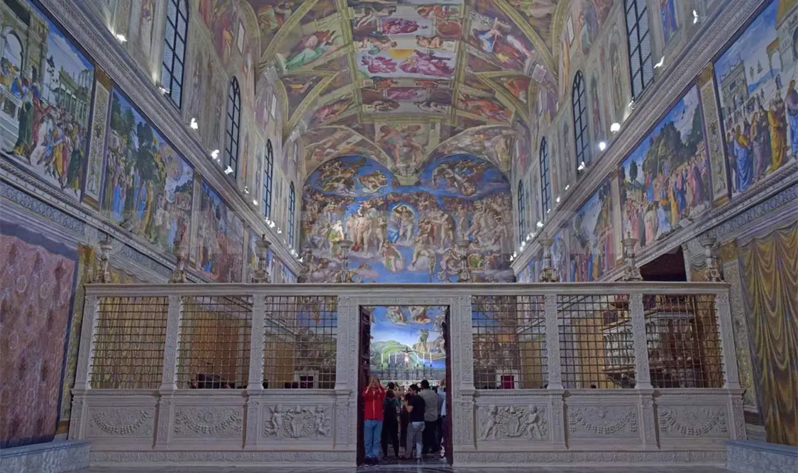 Réplica de Capilla Sixtina acerca la historia del Vaticano