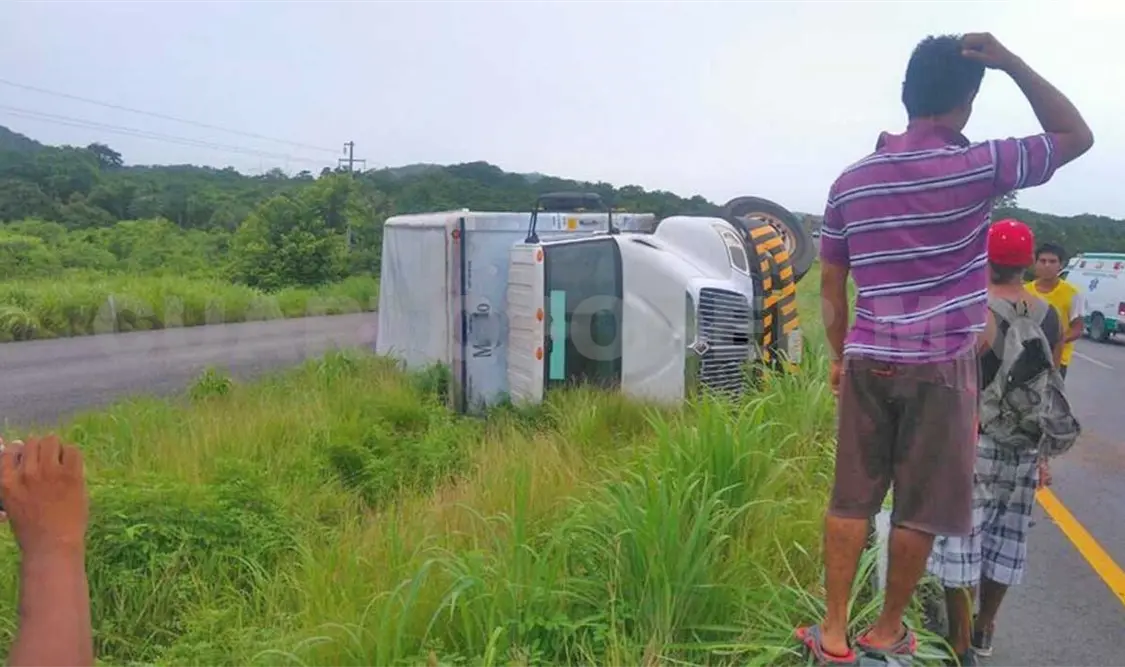 Camión se accidenta tras falla mecánica