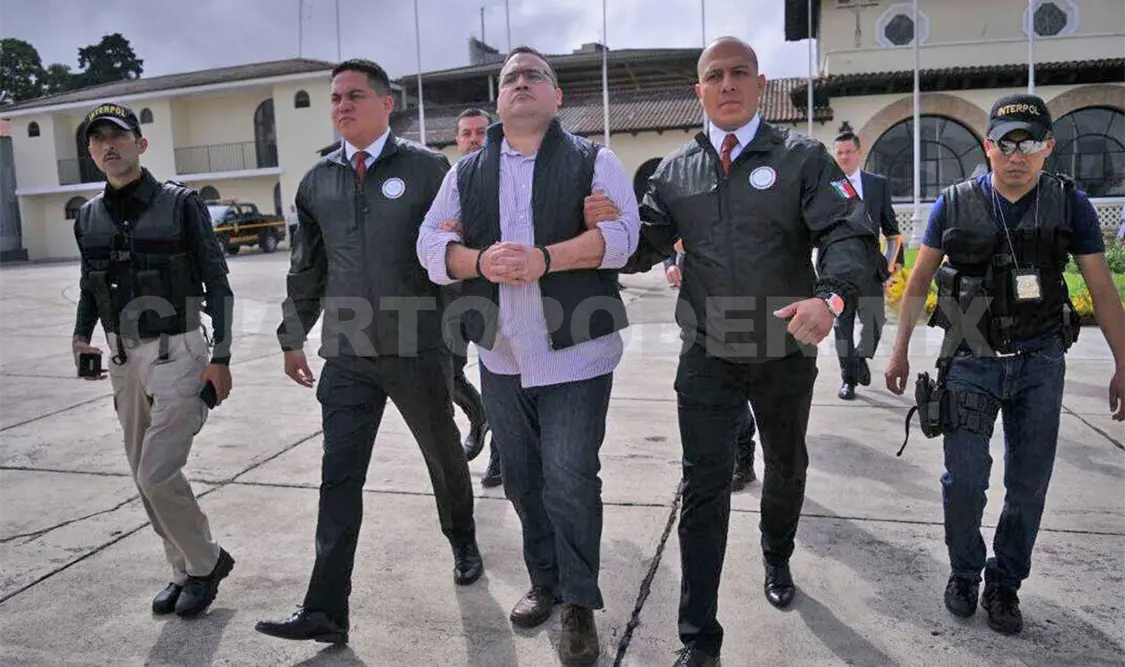 Extraditan a Javier Duarte a México
