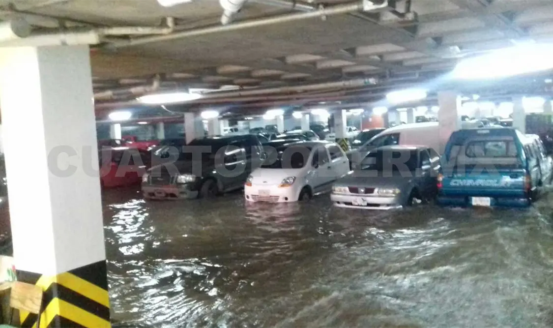 Urge una solución a inundación en mercado