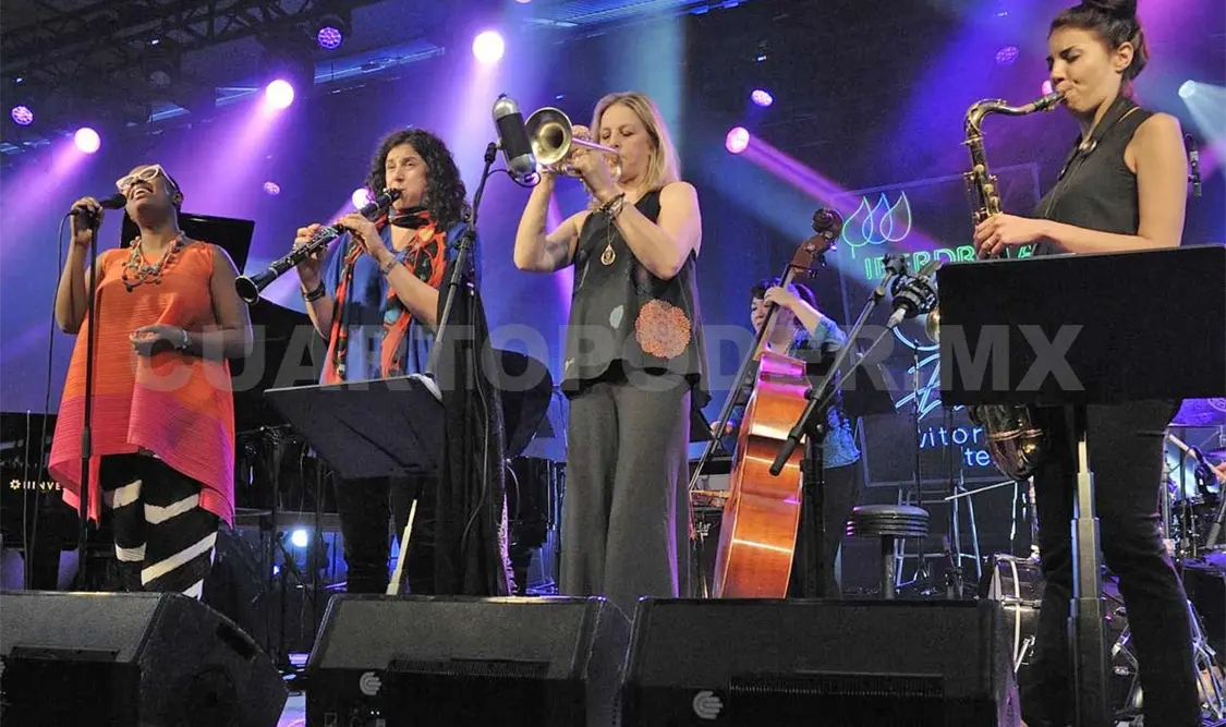 La pianista Renee, la cantante Cécile, la clarinetista Anat, la trompetista Ingrid, la contrabajista Noriko, la saxofonista Melissa y la baterista Alison. Cortesía.