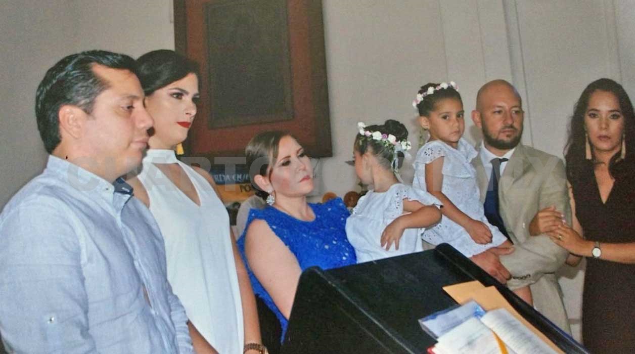 Hermanitas recibieron el agua bautismal