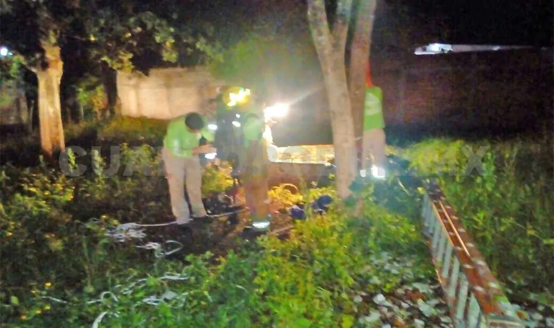 Rescatan a sujeto de pozo artesiano