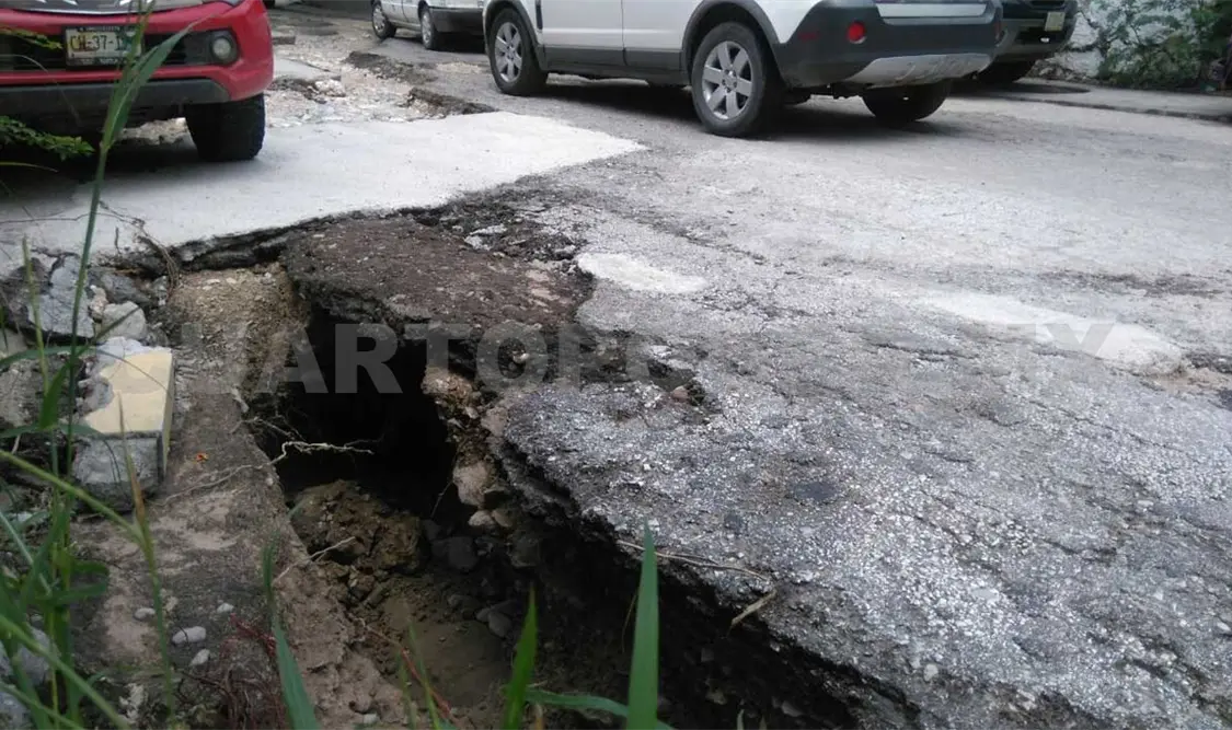 Pavimento es afectado por lluvias