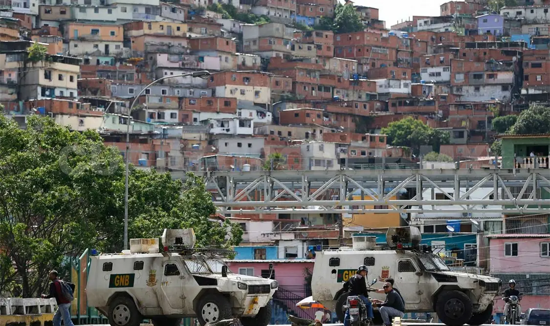 Calles desiertas y bloqueos en inicio de paro cívico