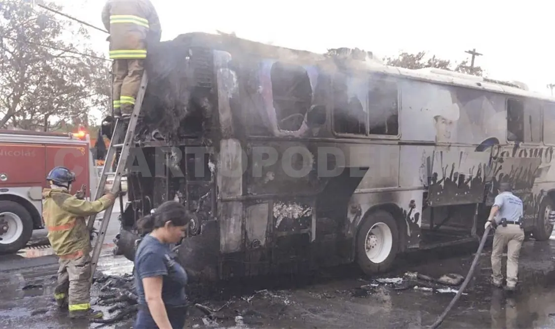 Se incendia autobús del grupo Palomo