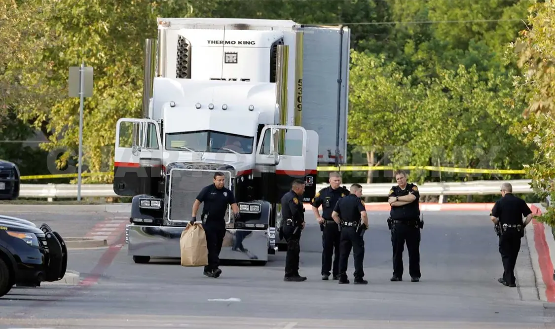 Hallan a 8 indocumentados muertos dentro de un tráiler