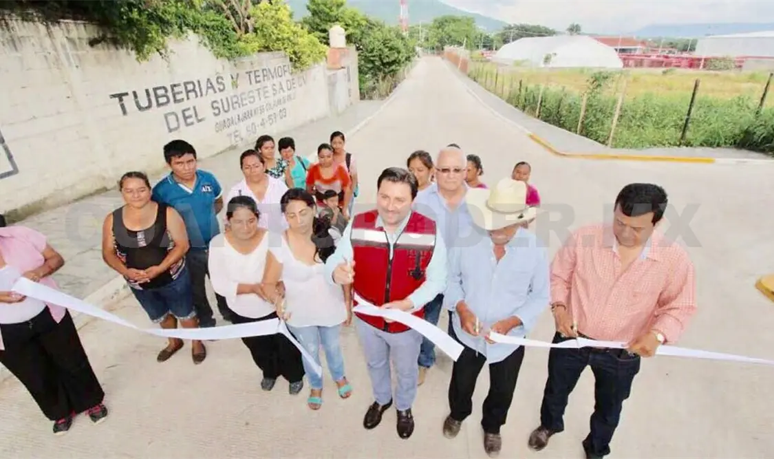 Inaugura Castellanos nuevas vialidades