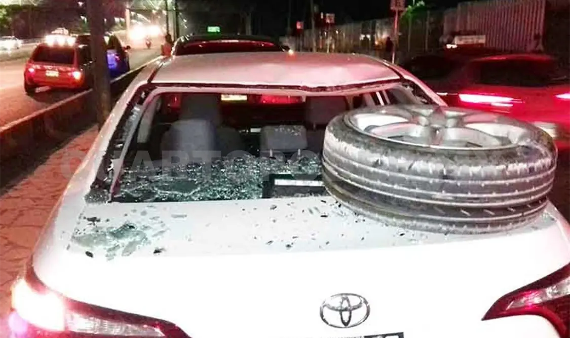 Se desprende llanta de auto