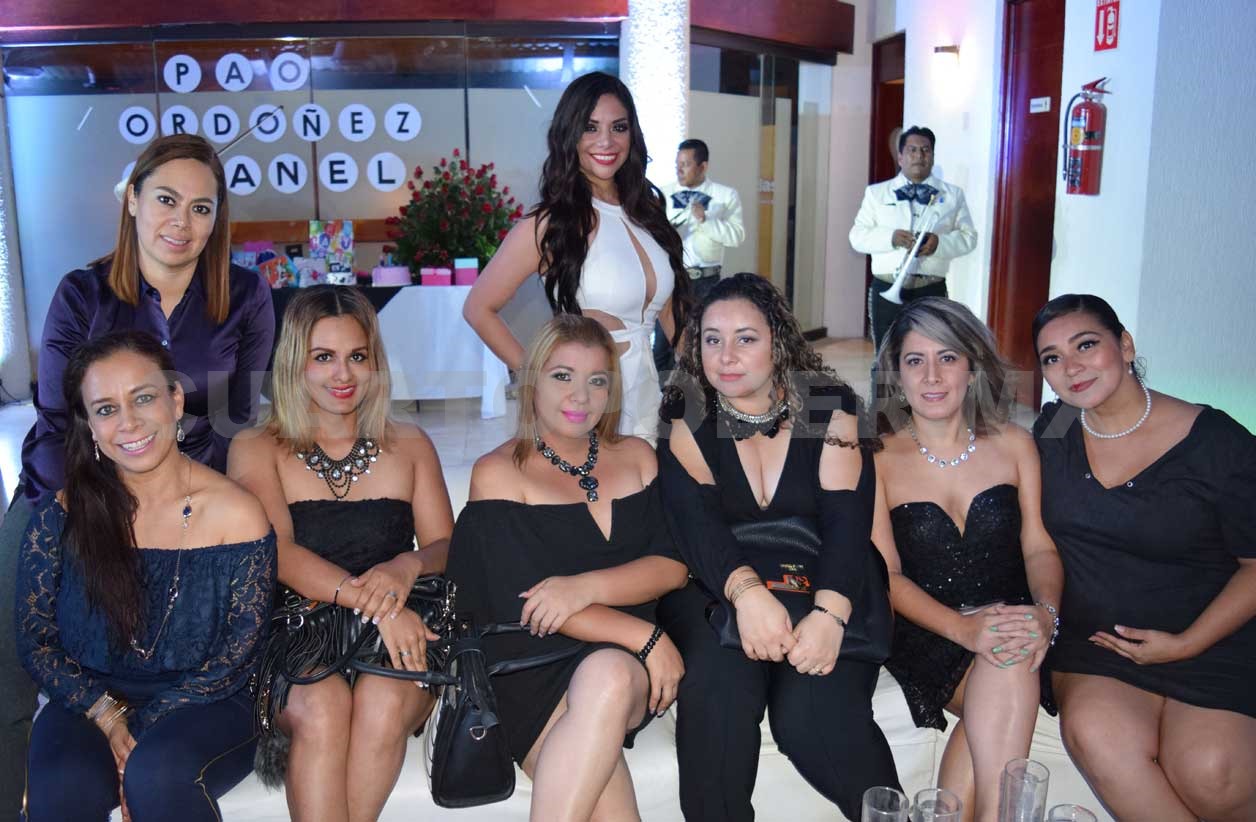 Paola celebró en excelente compañía