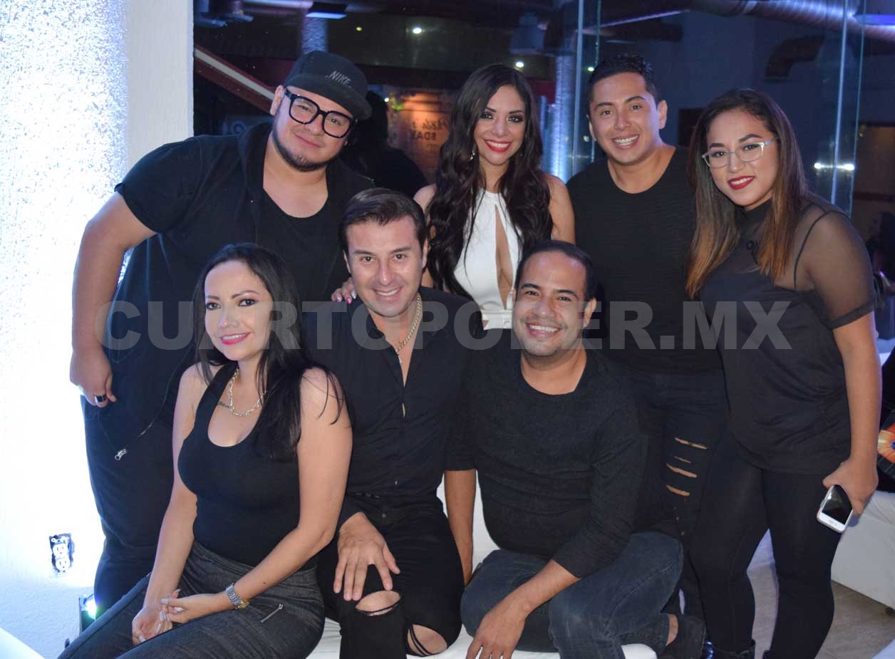 Paola celebró en excelente compañía