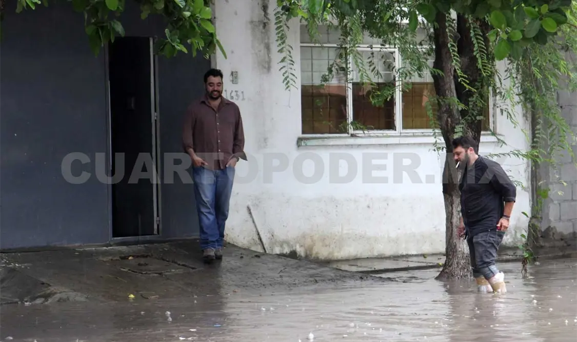 Acechan huracanes a costas mexicanas