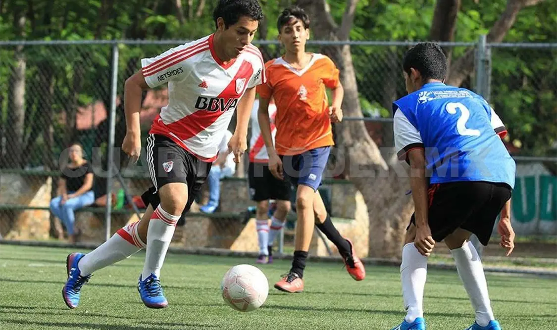 Novatos golea 9-2 a Kurama FC en J14