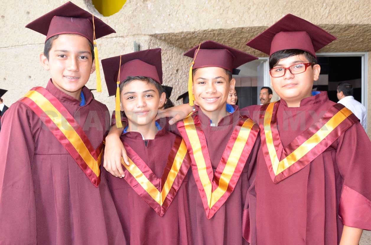 Alumnos se despiden de esta institución