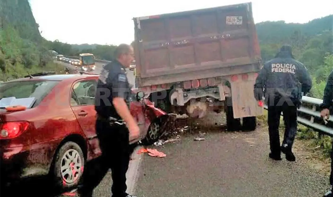 Dos lesionados en accidente carretero