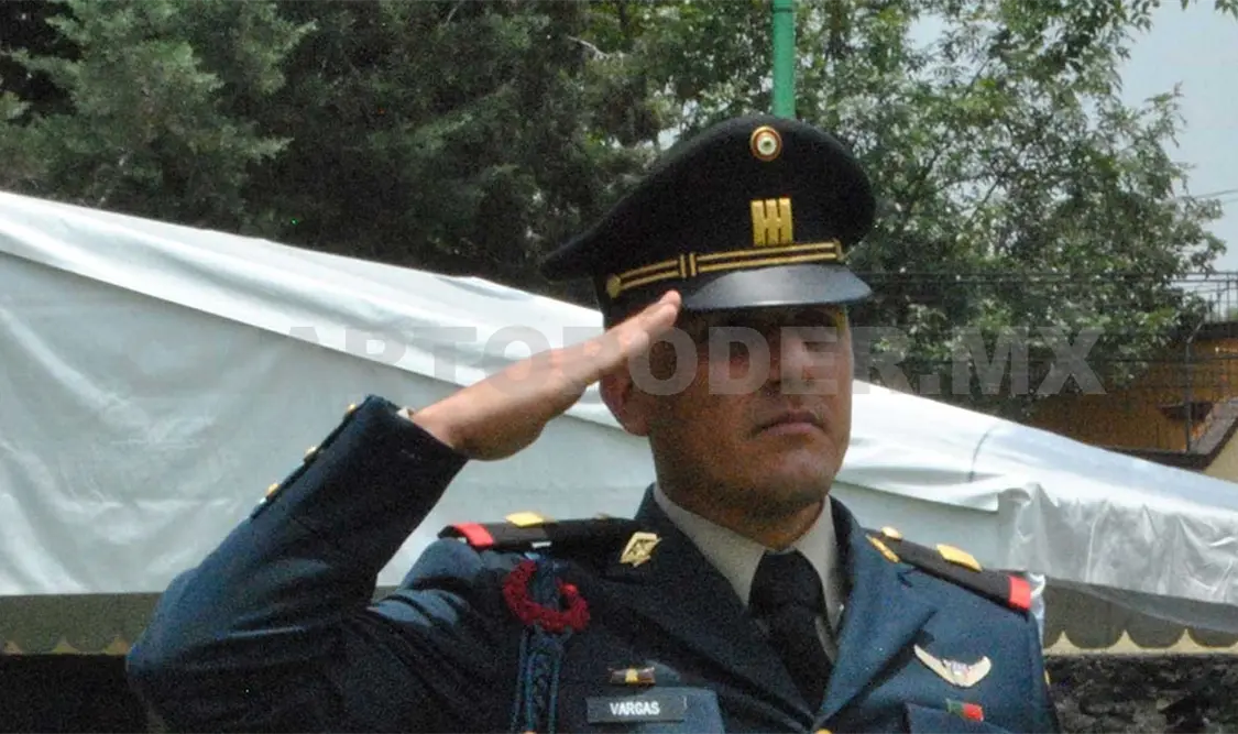 Destaca director a militares graduados