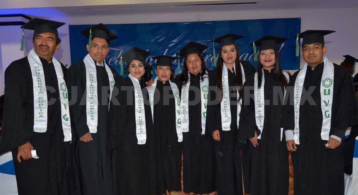 Graduación de preparatoria y licenciatura